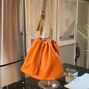 Bucket bag